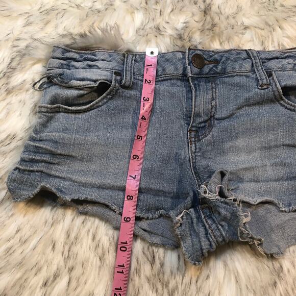 3/$15 🌻 Zanadi Light Wash Mid Rise Denim Jean Shorts - Picture 5 of 12